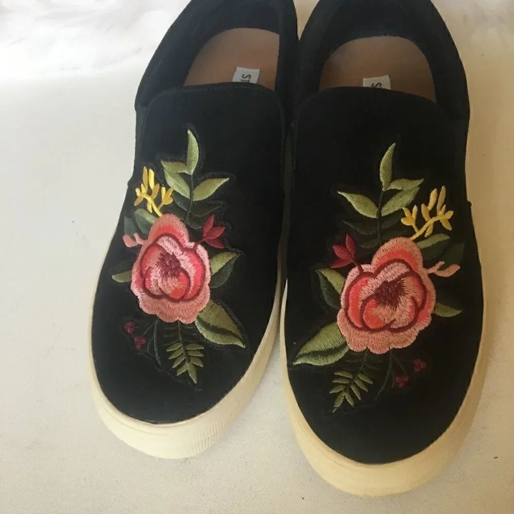 Steve Madden black embroidery flowers slip on SZ9M
